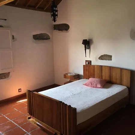 Casa Do Tio / Uncle's House أنغرا دو إِراويزو