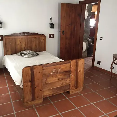 Casa Do Tio / Uncle's House أنغرا دو إِراويزو
